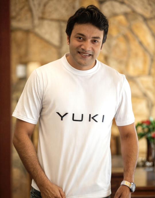 Yuki White fit